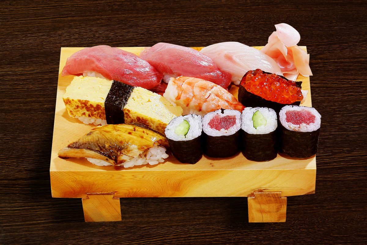 What tastes better, machine-made or hand-made sushi?