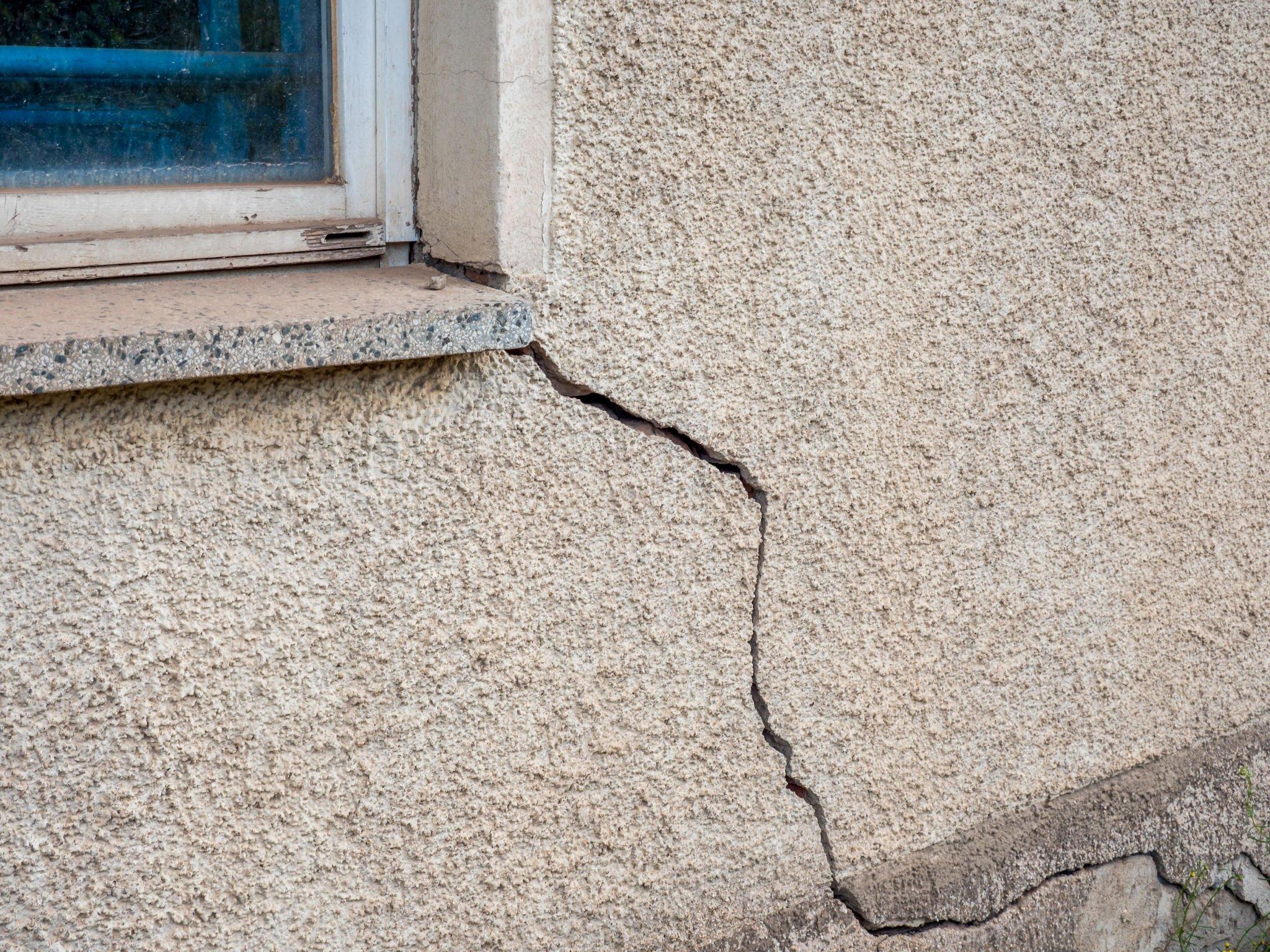 Stucco Cracks – In Depth Knowledge and How to Solve Them